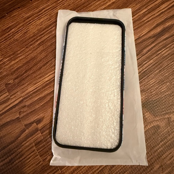 Festive Santa and Tree iPhone 16 Pro Max Case - NWT - Picture 2 of 4